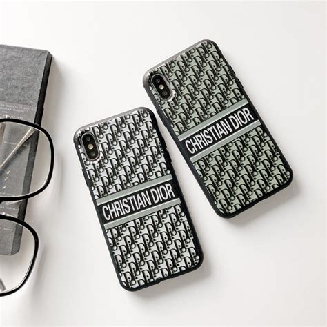 chargeur telephone dior|Dior cell phone case.